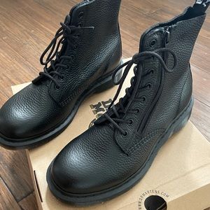Black Dr Martens 1460 Pascal w/zip SZ WOMENS US 10